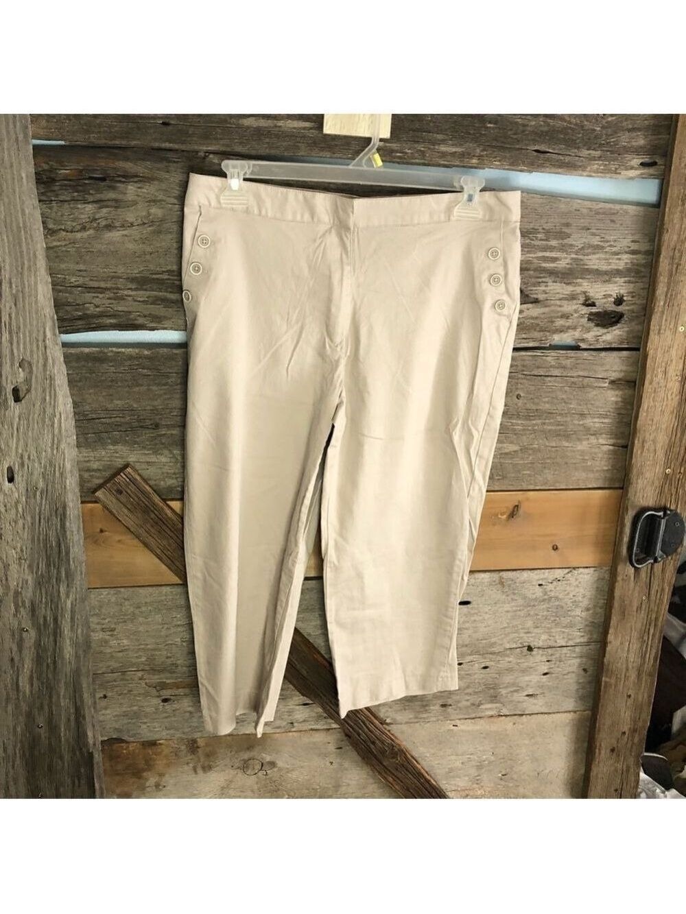 wilson Size 14 Tan Button Front Pocket, Capri Pants